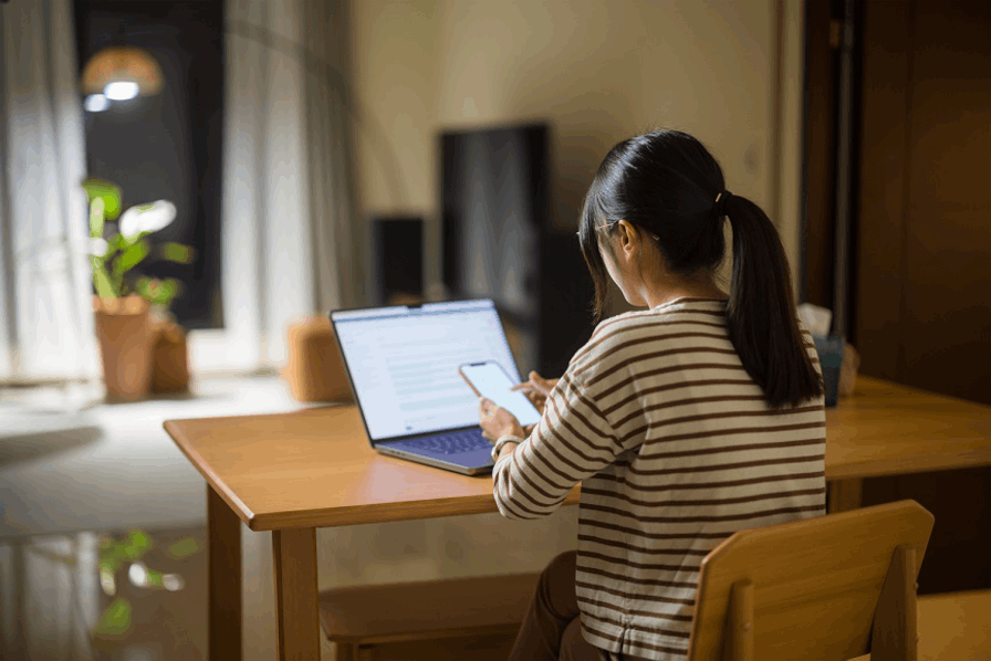 7 legit ways to earn money from home in Singapore (no scams)