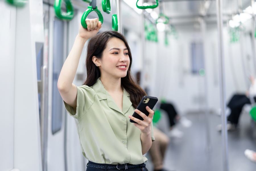 Paid surveys on the go: Turn your commute into cash with Z.com Research Singapore