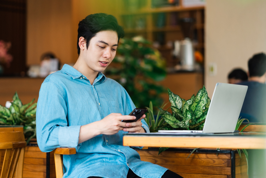 How to earn money with AI interview surveys in Singapore